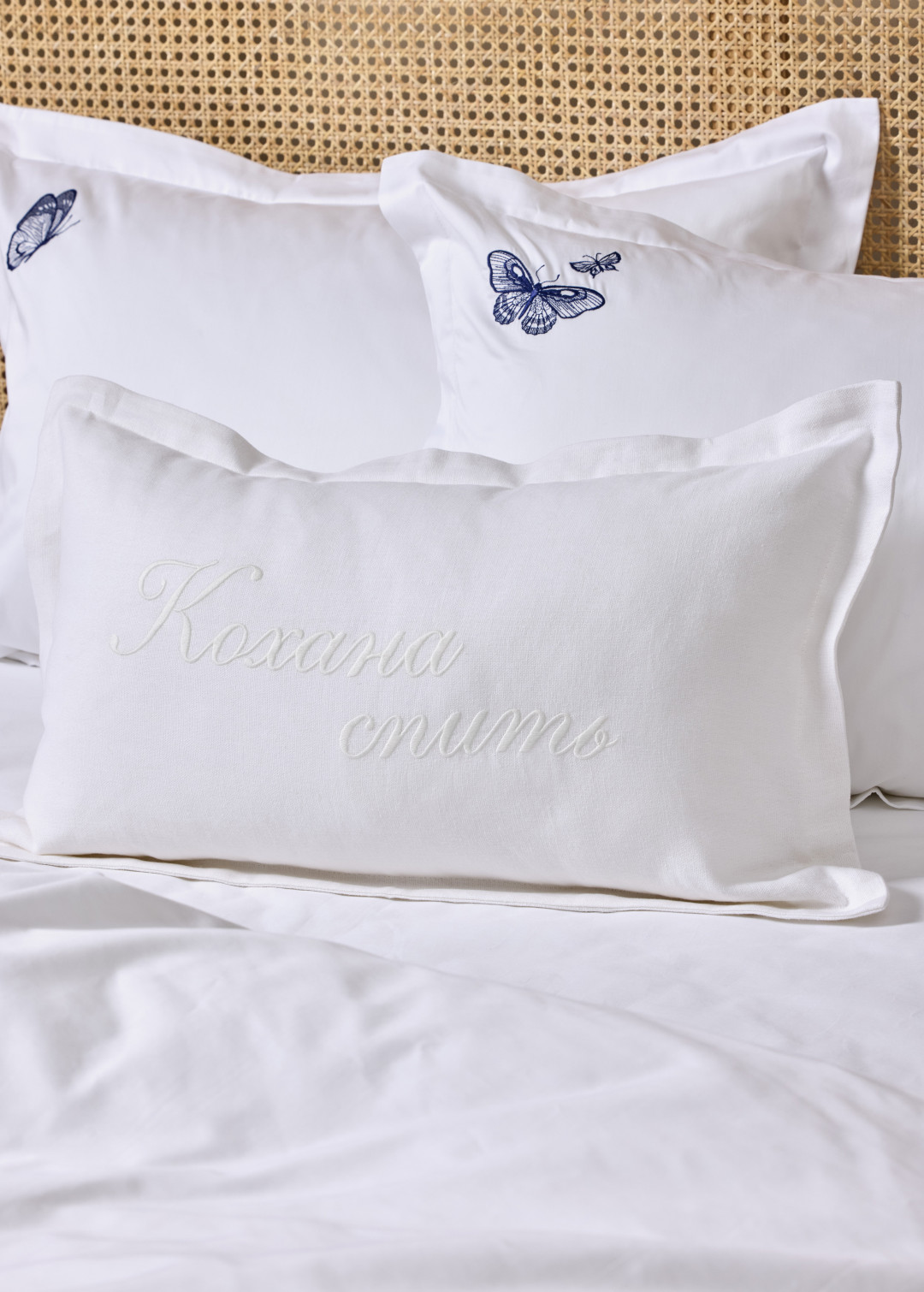 Фото Decorative Pillow She Dreams