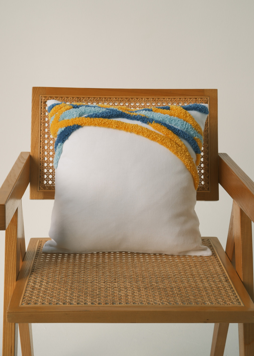 Декоративна подушка з льону з ручною вишивкою Morning Light Blue фото